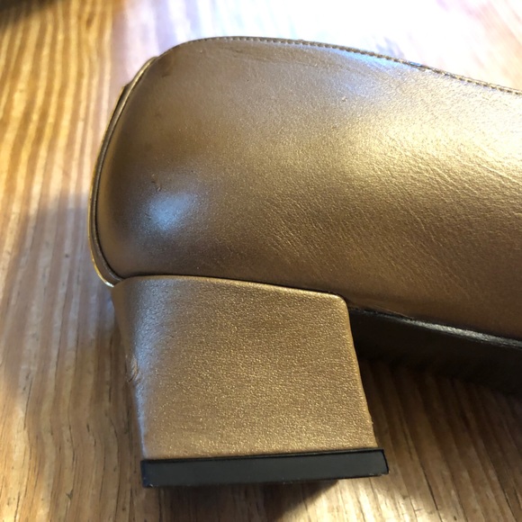Stuart Weitzman Gold leather block heel pumps. Size 6. - Picture 8 of 11